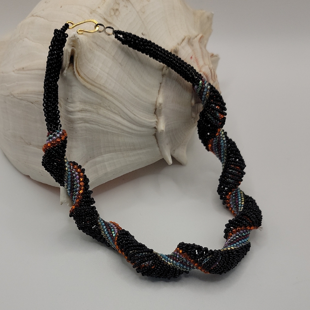 Estate Jewelry Seed Beed Choker Necklece Handmade Spiral Length 16"